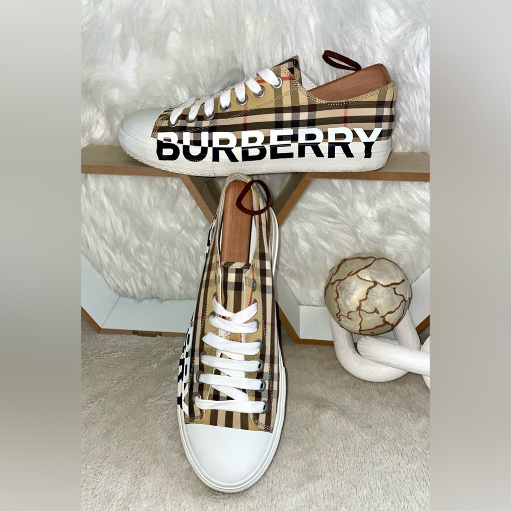 🔥🔥Men’s BURBERRY Logo Canvas Sneakers Shoes Sz 42 / US Size 10 / Worn 2 Times!